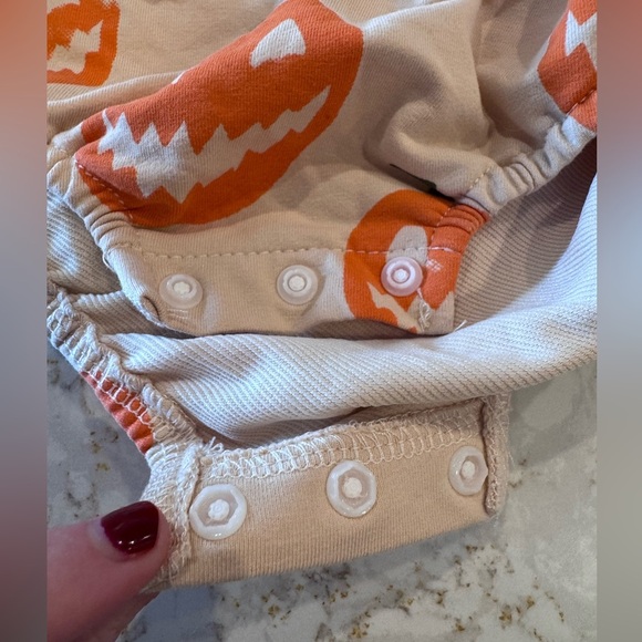 18-24M Pumpkin Print Baby Onesie - Picture 3 of 7